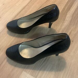 COPY - Bandolino size 6.5 Black Lizard pattern Heel. Never worn